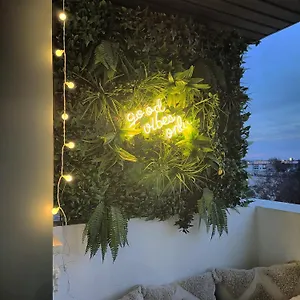 https://apartamento-centrico-con-piscina-y-zona-chill-out.es-andalucia.com